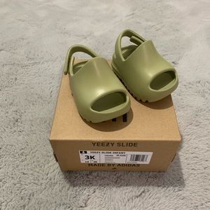 Baby yeezy slides